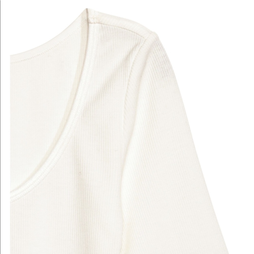 ✨3 for $25✨ H&M Ribbed Stretch T Shirt